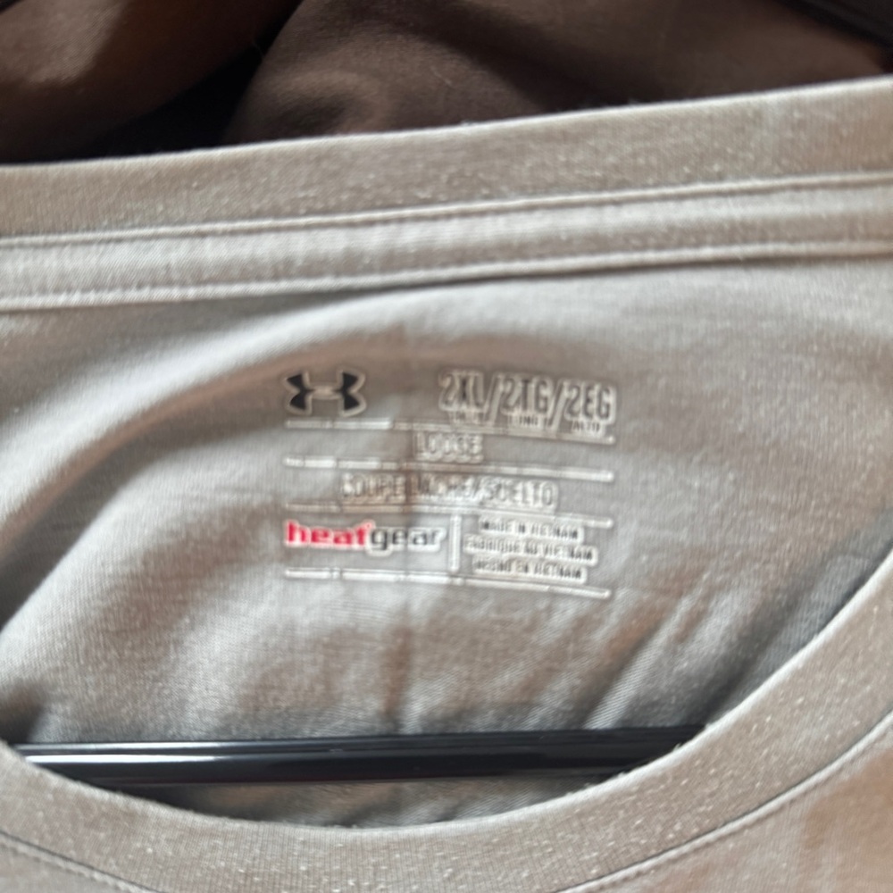 Under Armour Gray T-Shirt with Navy Logo - Picture 3 of 3